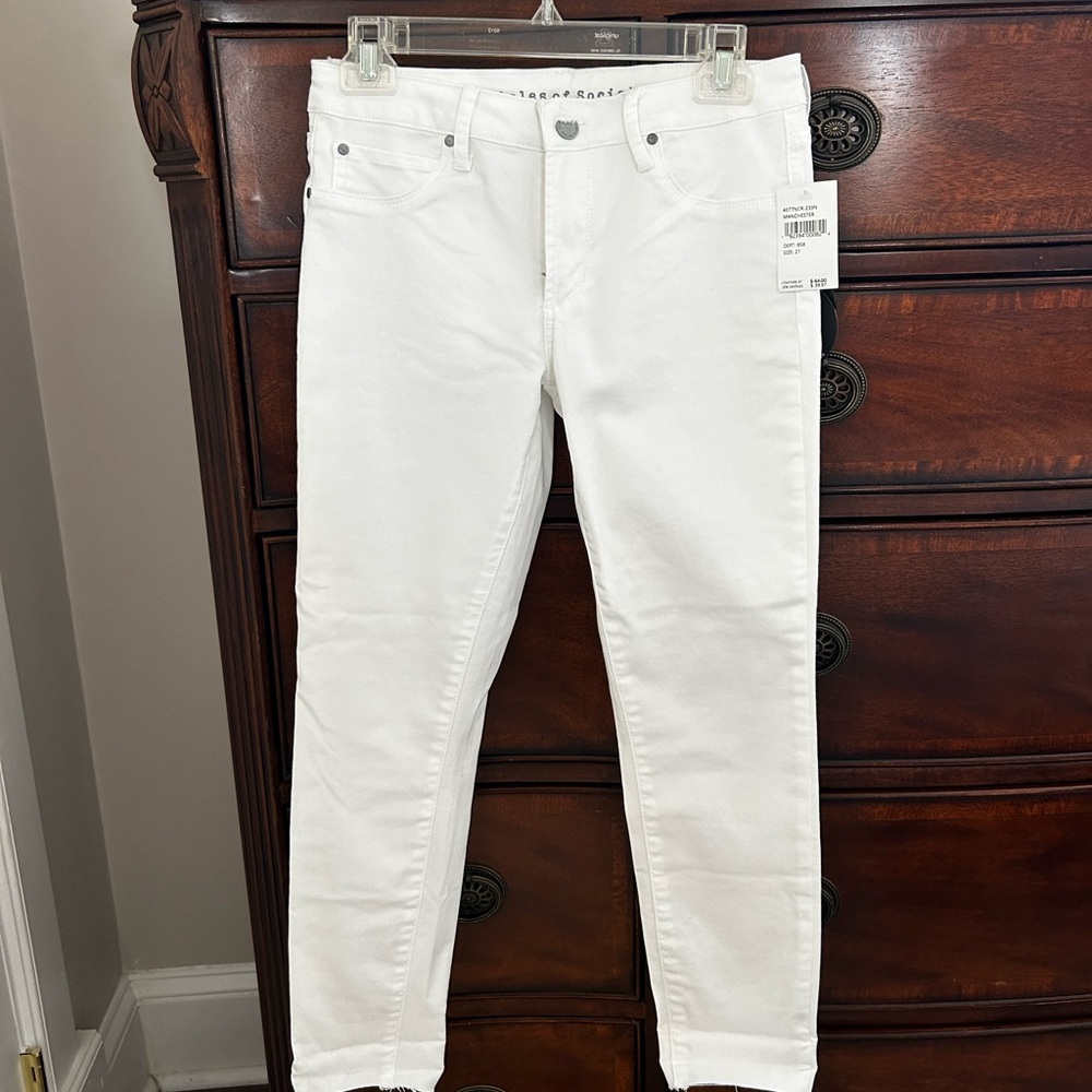 NWT Articles of Society Skinny Crop White Jean